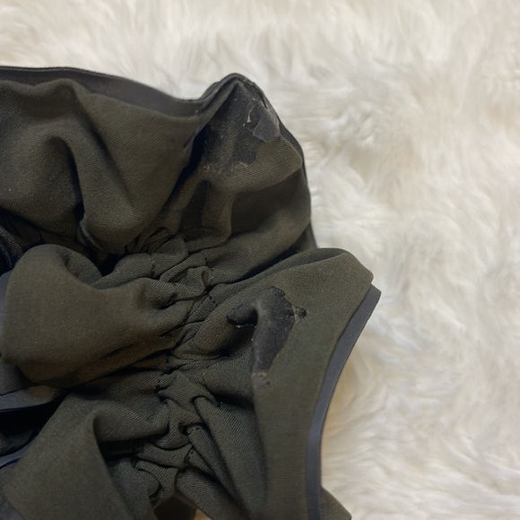 𝚕𝚞𝚕𝚞𝚕𝚎𝚖𝚘n 𝚜𝚌𝚛𝚞𝚗𝚌𝚑𝚒𝚎𝚜 (𝚜𝚎𝚝 𝚘𝚏 𝟹) - Picture 6 of 7